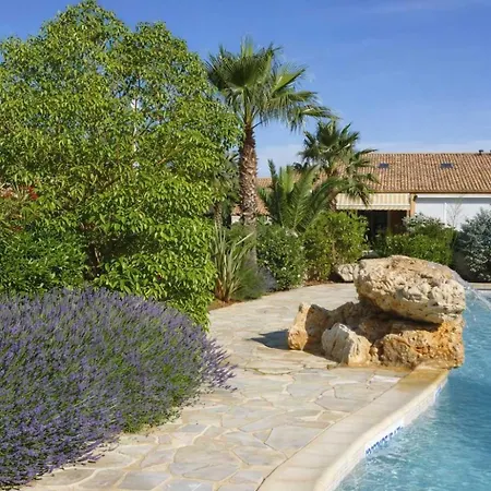 Clos Fontaine House With Garden Pool Ferienhaus *