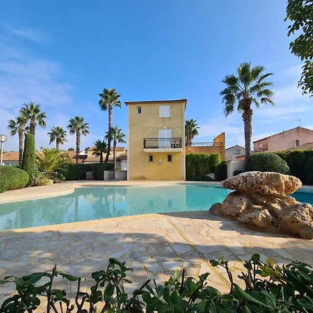 Clos Fontaine House With Garden Pool Ferienhaus *