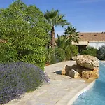 Clos Fontaine House With Garden Pool Nyaraló *